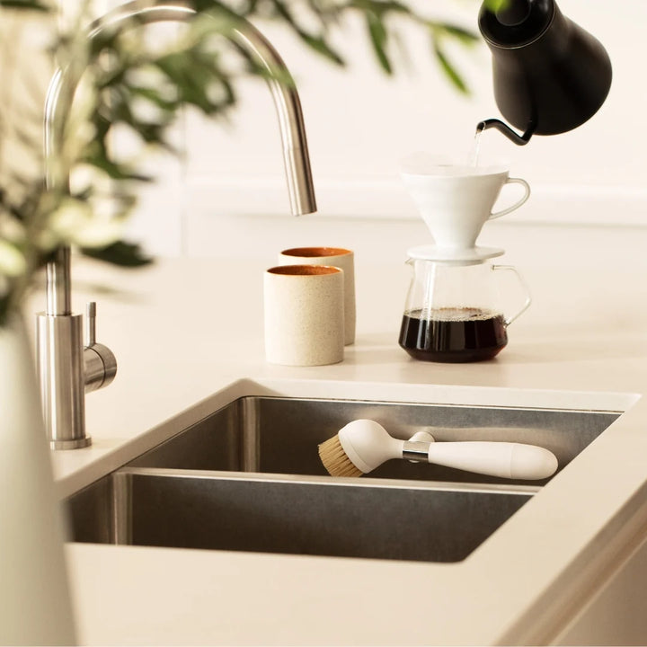 The ONE DISH BRUSH V2 | With Magnetic Stand