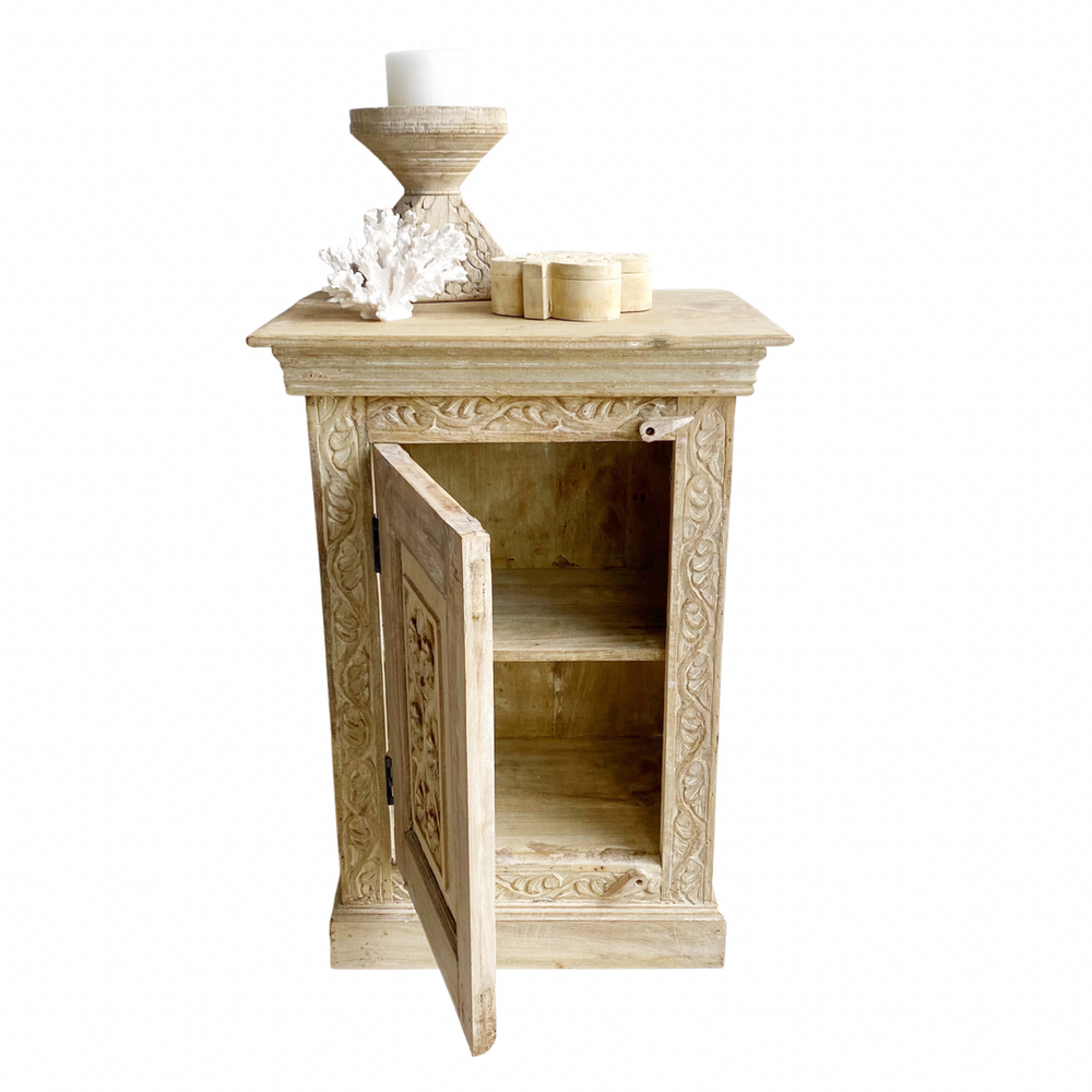 Bedheads & Bedside Tables